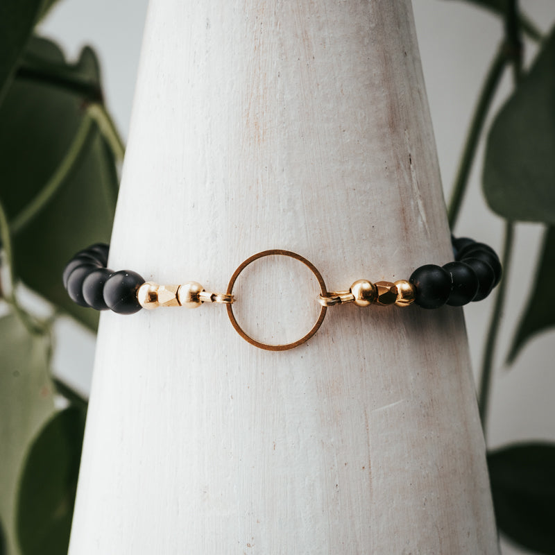 Circle Accent Gemstone Bracelet | Black Striped Agate